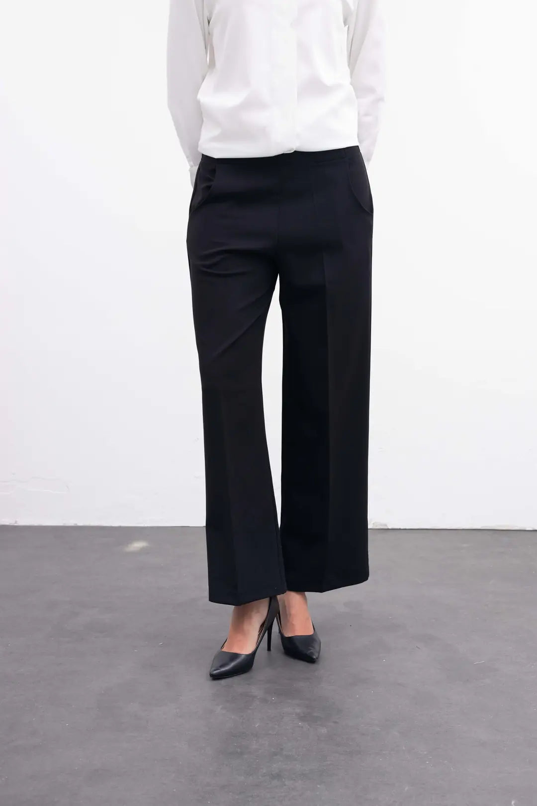 Beli Lastikli Cep Detaylı Bol Paça Kumaş Pantolon