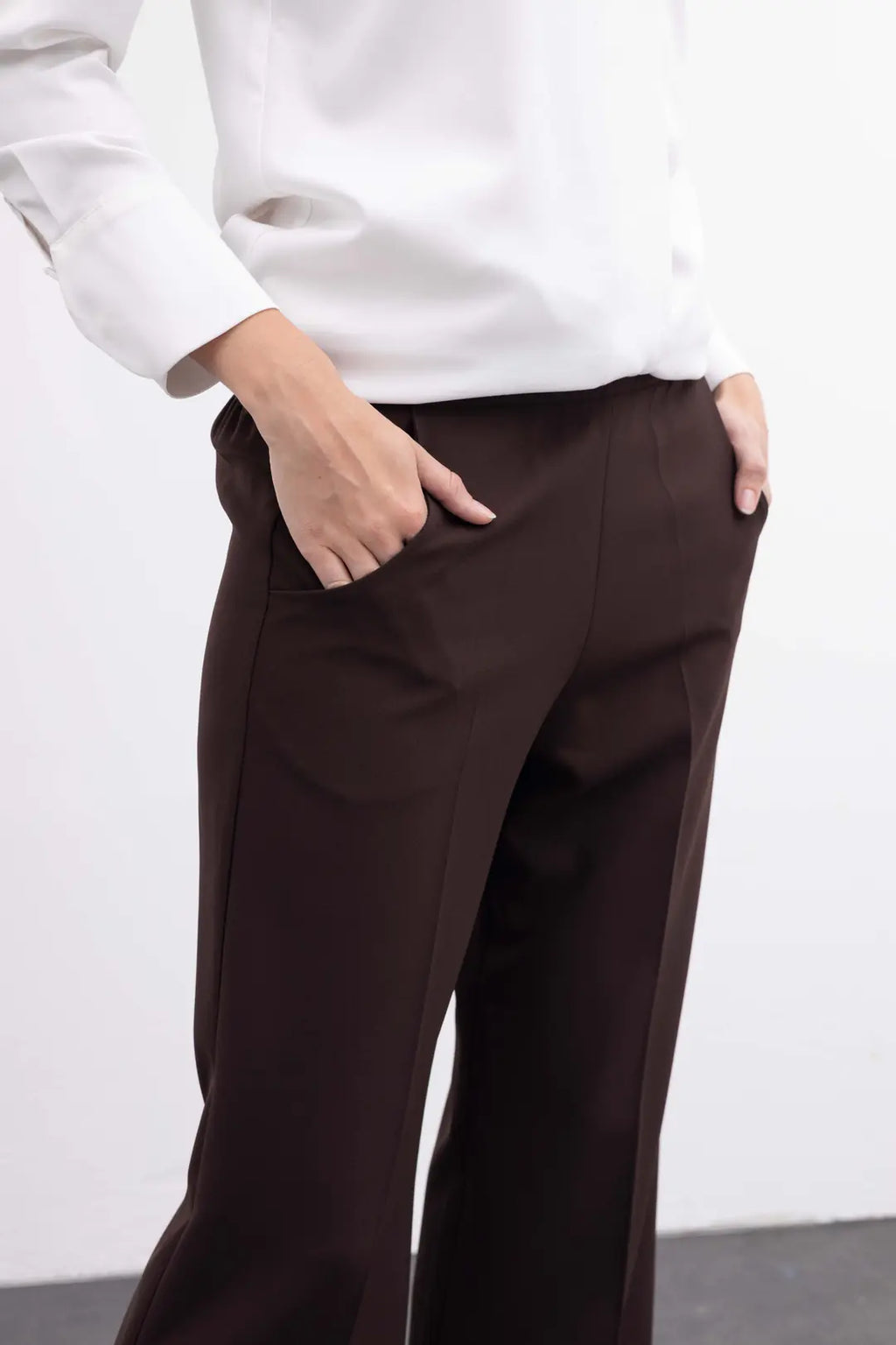 Beli Lastikli Cep Detaylı Bol Paça Kumaş Pantolon