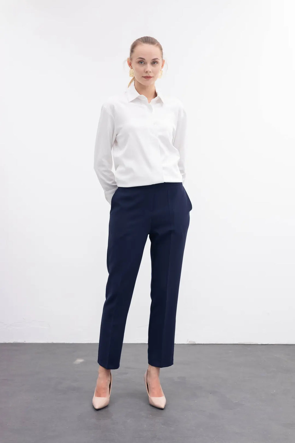 Beli Lastikli Cep Detaylı Dar Paça Kumaş Pantolon