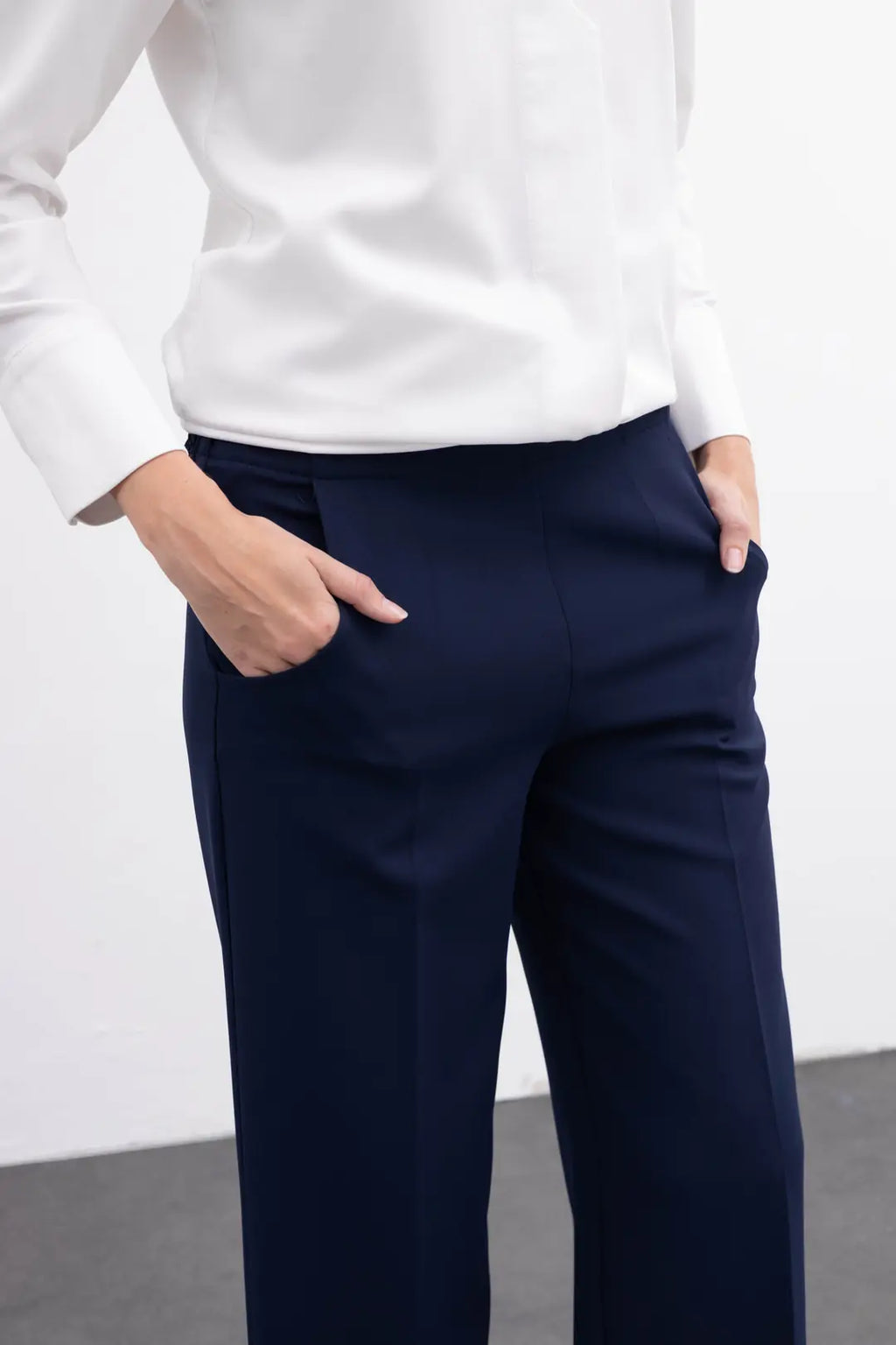 Beli Lastikli Cep Detaylı Bol Paça Kumaş Pantolon