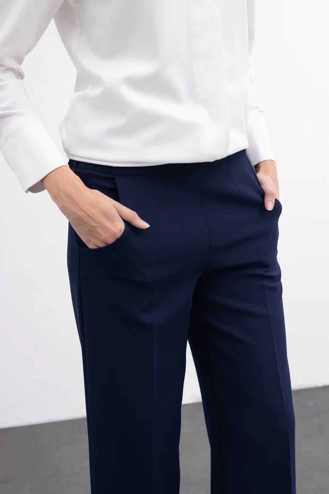 Beli Lastikli Cep Detaylı Bol Paça Kumaş Pantolon