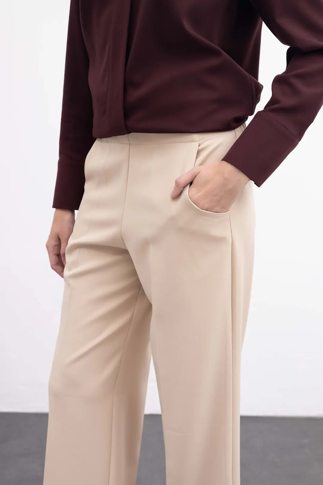 Beli Lastikli Cep Detaylı Bol Paça Kumaş Pantolon