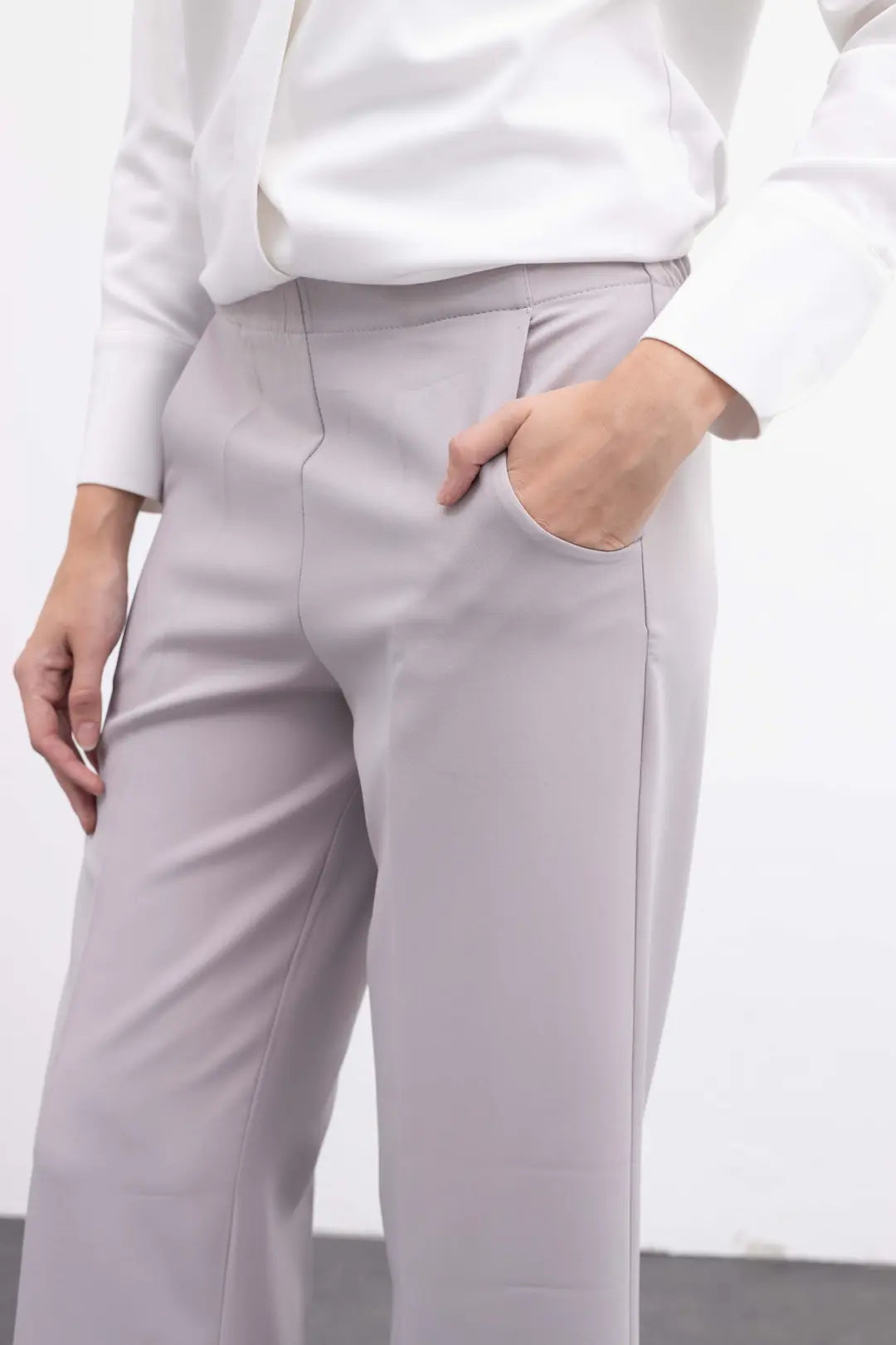 Beli Lastikli Cep Detaylı Bol Paça Kumaş Pantolon