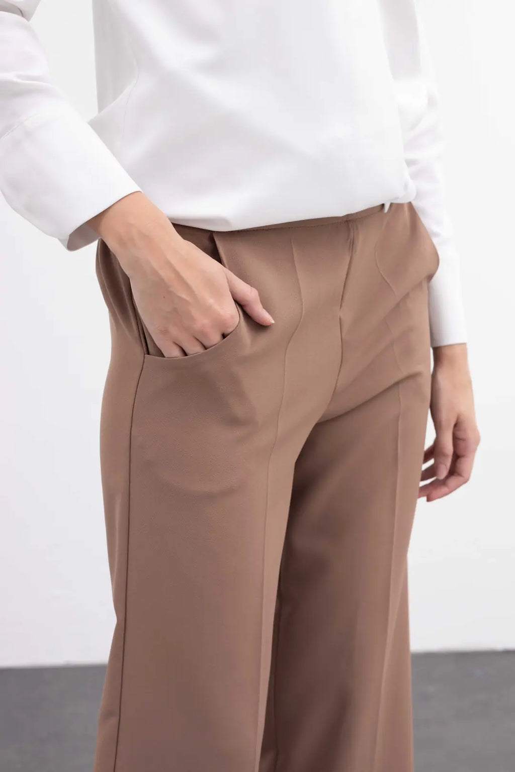 Beli Lastikli Cep Detaylı Bol Paça Kumaş Pantolon