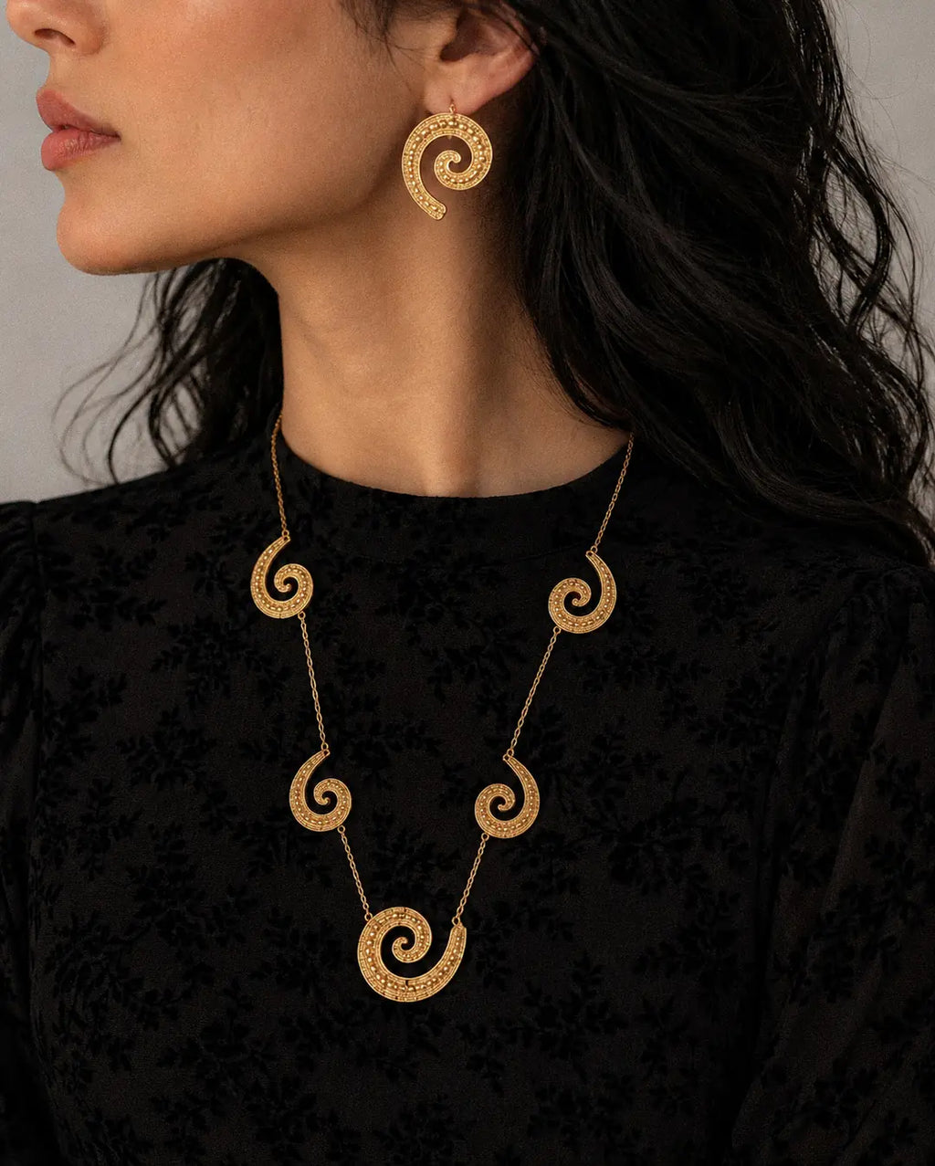 Voluta Spiral Motifli Kolye Küpe Takımı